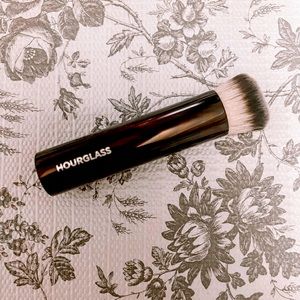 Hourglass Vanish Foundation Brush Vegan Cruelty Free Luxury High End Makeup Tool